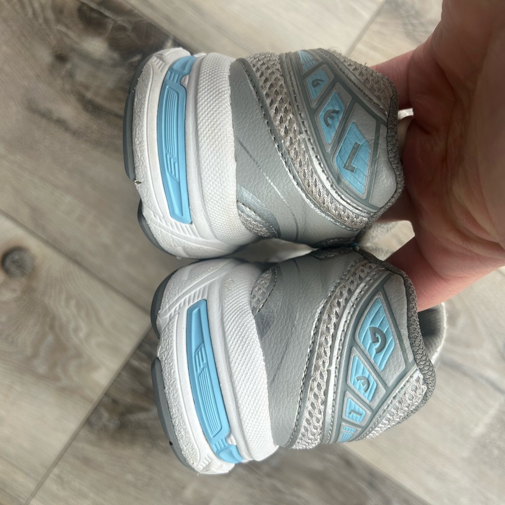 Asics Boys Sneakers in Gray and Light Blue - Picture 9 of 16